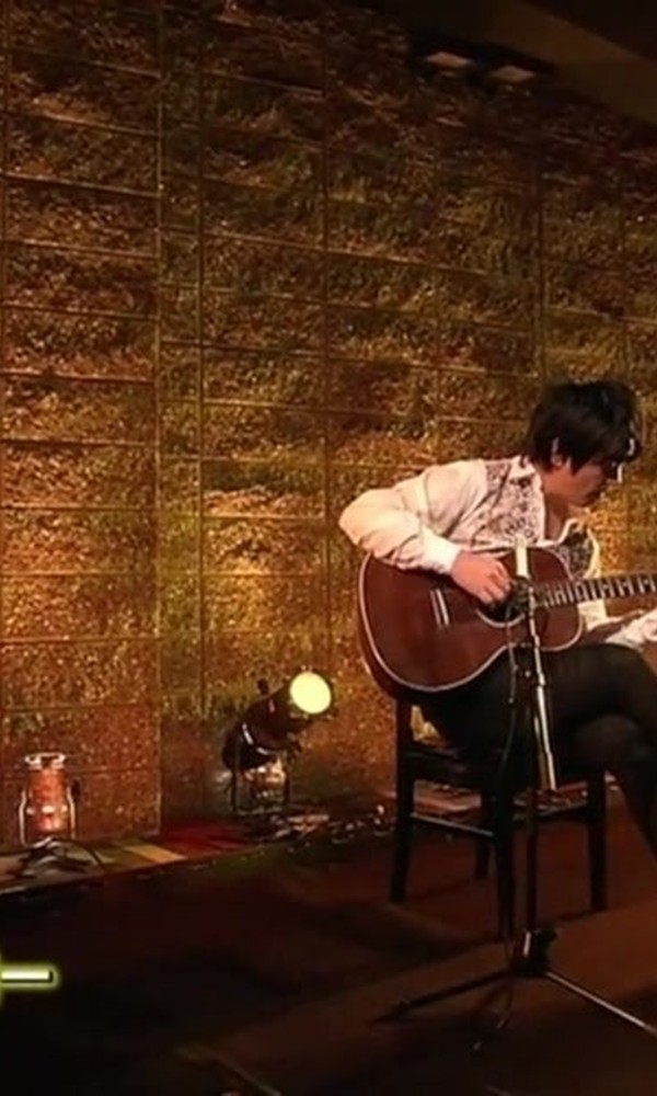 求押尾在NHK录制的黄昏live版一模一样的谱子[【Live】黄昏.flv_20150628_150311.875.jpg]
