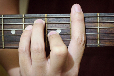 670px-Finger-all-chords-on-guitar-Step-4.jpg