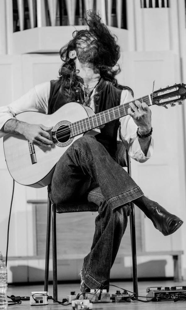 吉他吟游诗人Estas Tonne 推荐大家听听[10882134_848057565255220_1639719443801129640_n.jpg]