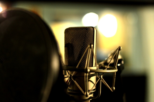 photodune-1433260-studio-microphone-in-shockmount-s.jpg