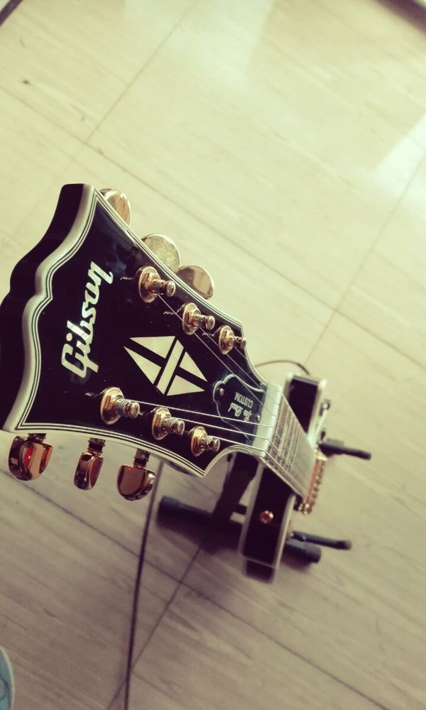 出售一把99新gibson，1w8买入，现在便宜出。1w2  可小刀。[-4e3877a0ebada3aa.jpg]