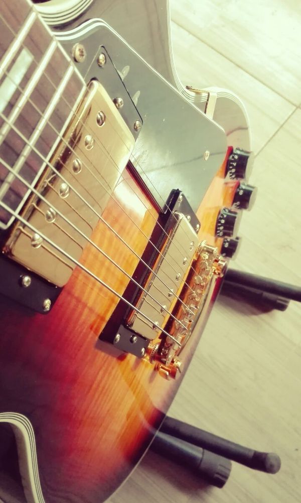 出售一把99新gibson，1w8买入，现在便宜出。1w2  可小刀。[-45e0b5673f1fbaec.jpg]