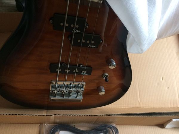 B.C.RICH Eagle MasterPiece 4String BASS 2900，上海地区可以面交[9.jpg]