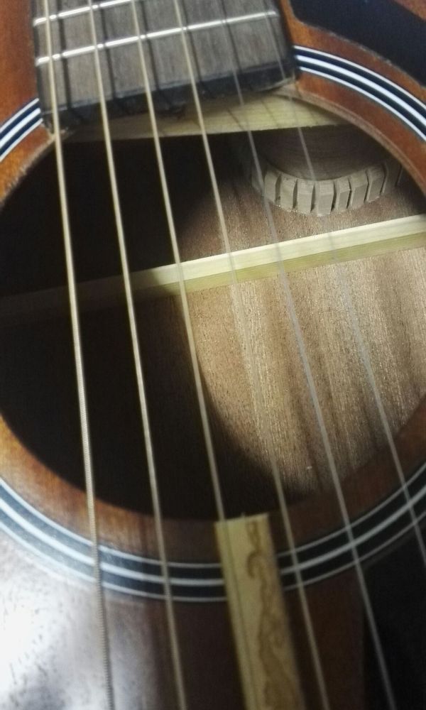 帮我看看这是个什么吉他？？[smallbitmapIMG_20161225_202515.jpg]