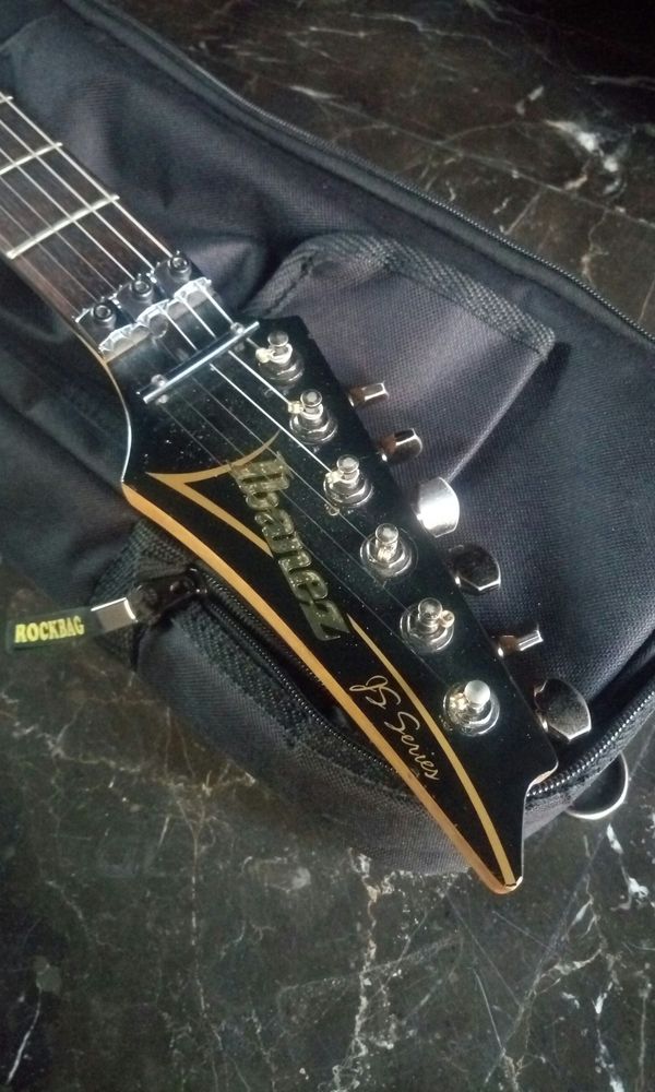 出一把老乔签名款白色的ibanez js1000[smallbitmapP70217-170625.jpg]