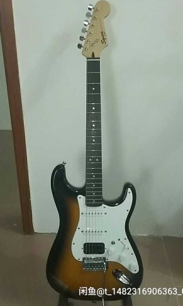 出一把squier 子弹电吉他，走闲鱼，微信1775929286[image.jpg]