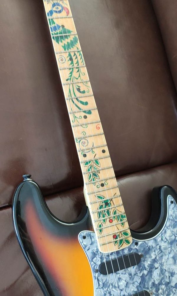 出一把电吉他kramer[image.jpg]