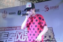 牛人用电吉他逼真模仿F1赛车引擎声